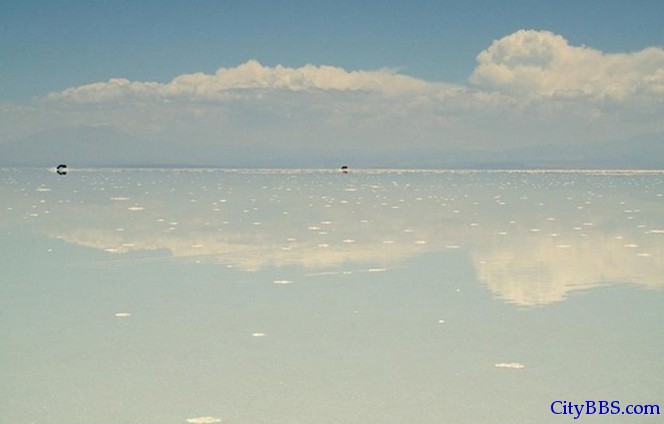 天空之镜：最接近天堂的地方 玻利维亚的乌尤尼盐沼（Uyuni Salt Flat）