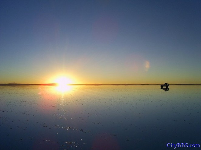 天空之镜：最接近天堂的地方 玻利维亚的乌尤尼盐沼（Uyuni Salt Flat）