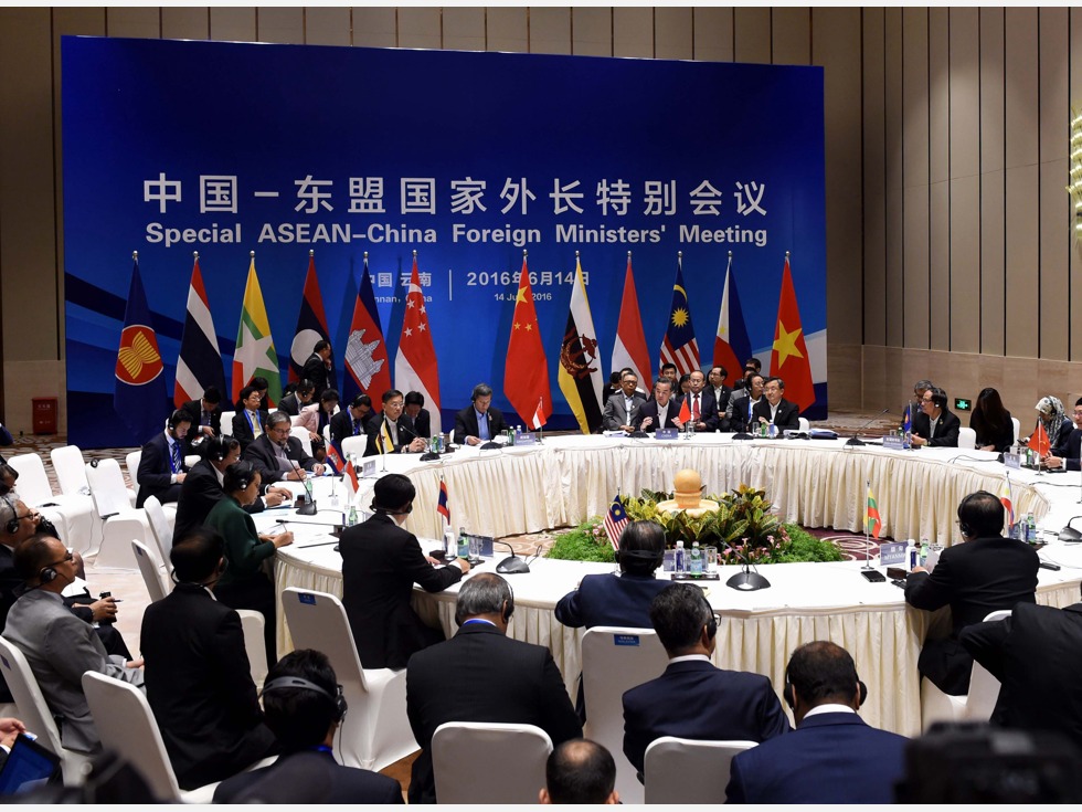 北京南海问题重大妥协 对象不是美国 微信 大中小 路禾 霍娜撰写2016-07-26 05:52:31    多维新闻 东盟外长 ...