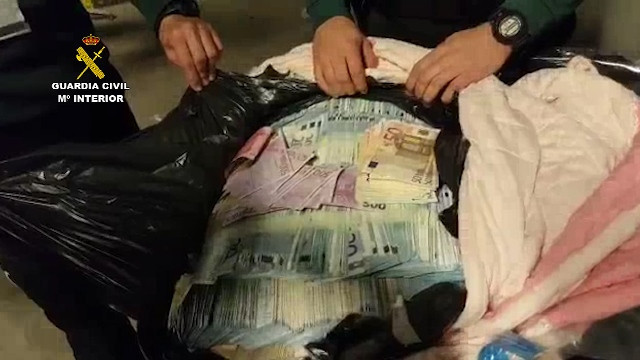 两中国人欲携百万欧元离开西班牙被海关没收