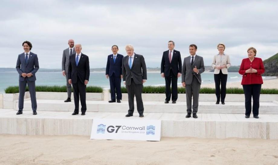 英国卡比斯湾，参加G7峰会的各国和欧盟领导人合影