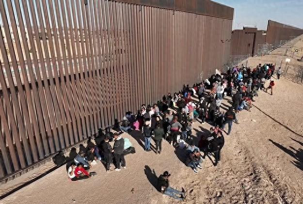美墨边境等待入境美国的移民