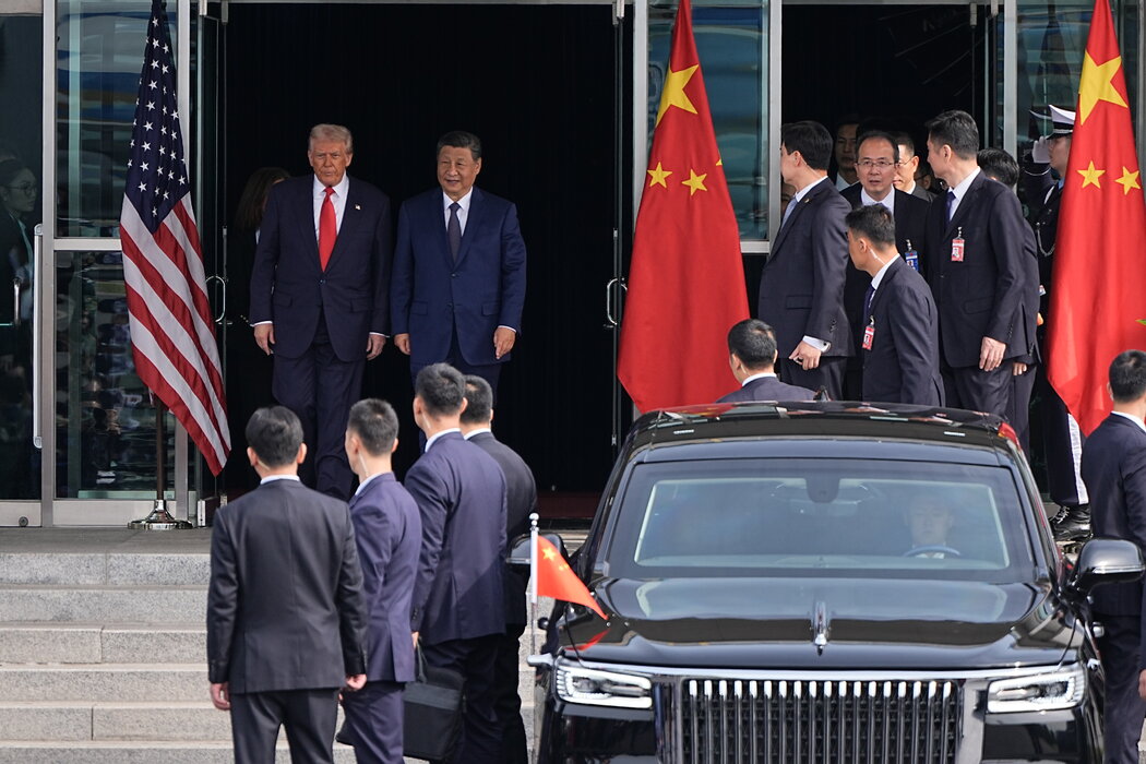 特朗普总统与中国国家主席习近平上个月在韩国