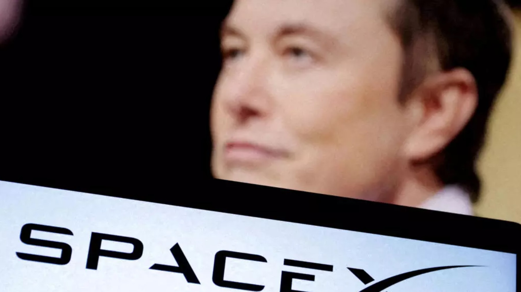 SpaceX的标志和埃隆·马斯克